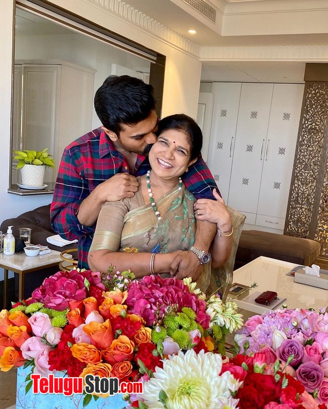 Ram charan celebrates his mother birthday-Chiranjeevi, Konidelaram, Maga, Ram Charan, Ramcharan Photos,Spicy Hot Pics,Images,High Resolution WallPapers Download